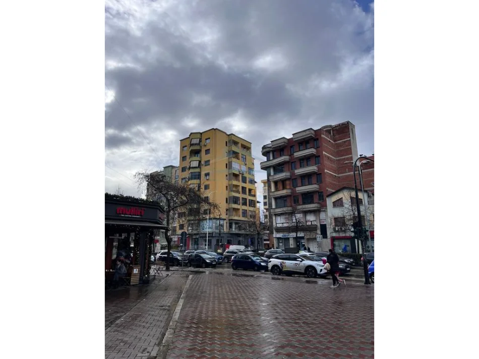 Tirane, shitet apartament 2+1+Aneks+Ballkon Kati 3, 81 m² 210.000 € (21 DHJETORI)