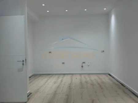 Qera, Zyre , 86 m² (Rrruga e Dibres)