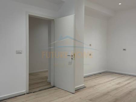 Qera, Zyre , 86 m² (Rrruga e Dibres)