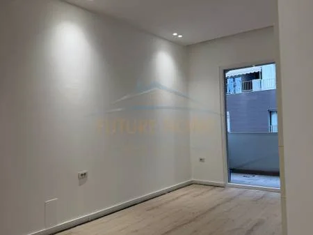 Qera, Zyre , 86 m² (Rrruga e Dibres)