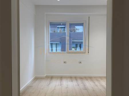 Qera, Zyre , 86 m² (Rrruga e Dibres)