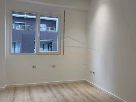 Qera, Zyre , 86 m² (Rrruga e Dibres)