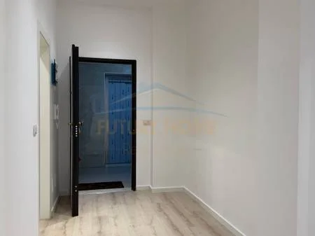 Qera, Zyre , 86 m² (Rrruga e Dibres)