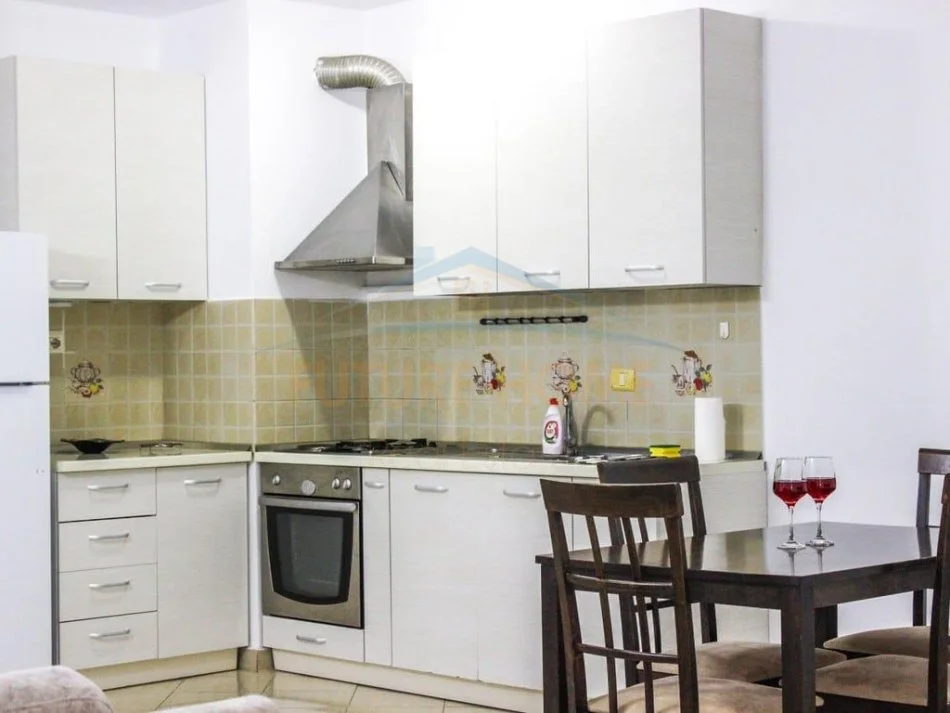 Durres, jepet me qera apartament 1+1 Kati 5, 450 € (Durres)
