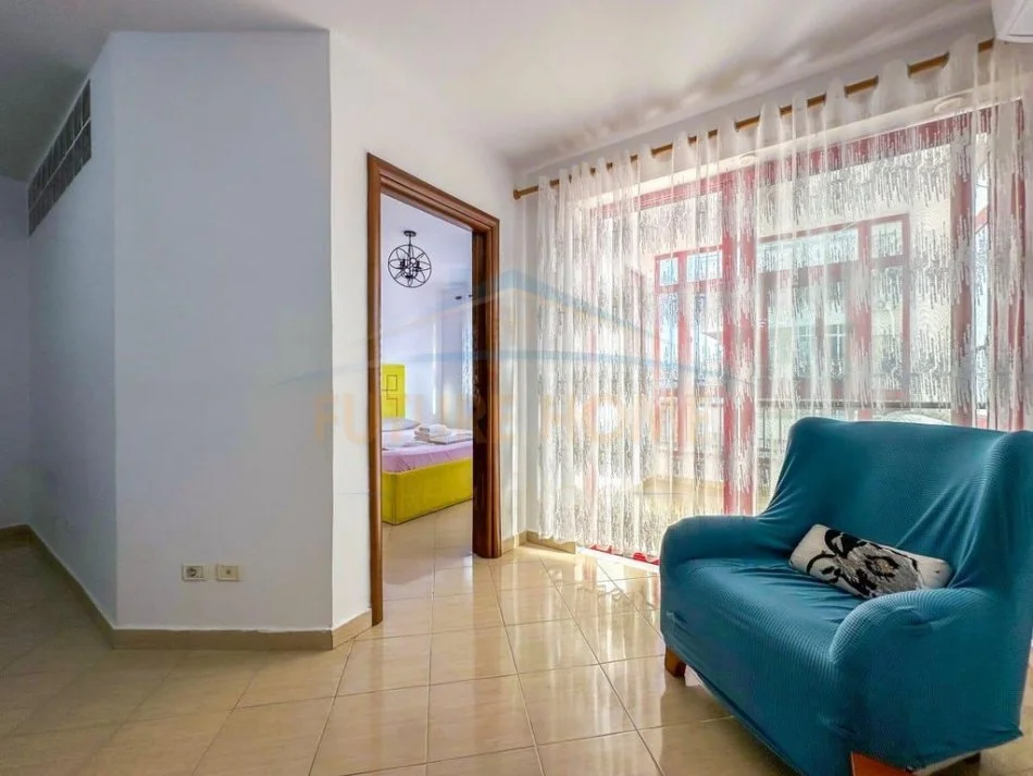 Durres, jepet me qera apartament 1+1 Kati 5, 450 € (Durres)
