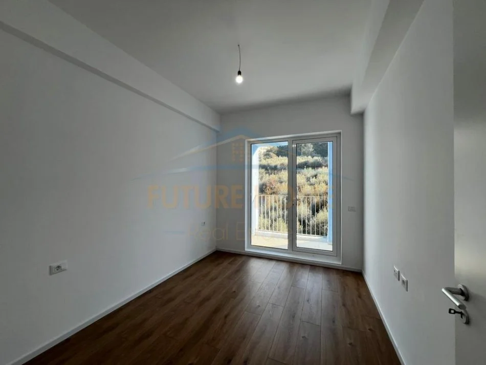 Tirane, shitet apartament 1+1 Kati 3, 53 m² 83.000 € (Rezidenca OXA, fRESKU)