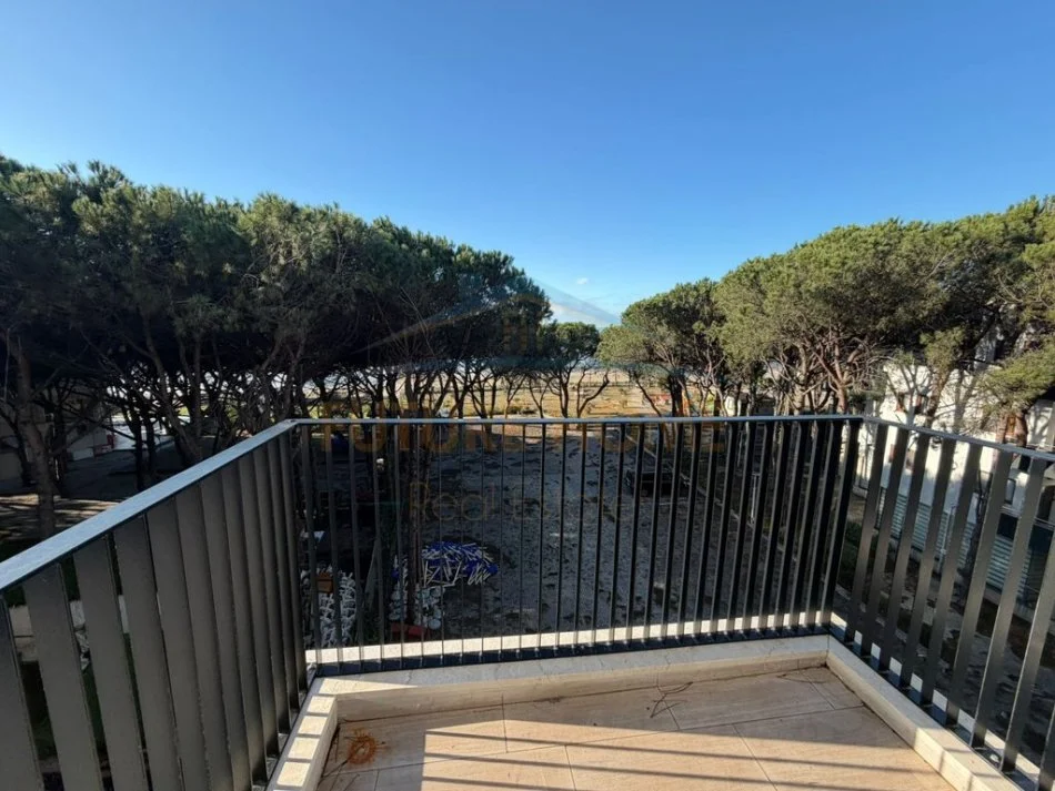 Mali Robit, shitet apartament 2+1 Kati 3, 81 m² 230.000 € (Mali i Robit, Golem)