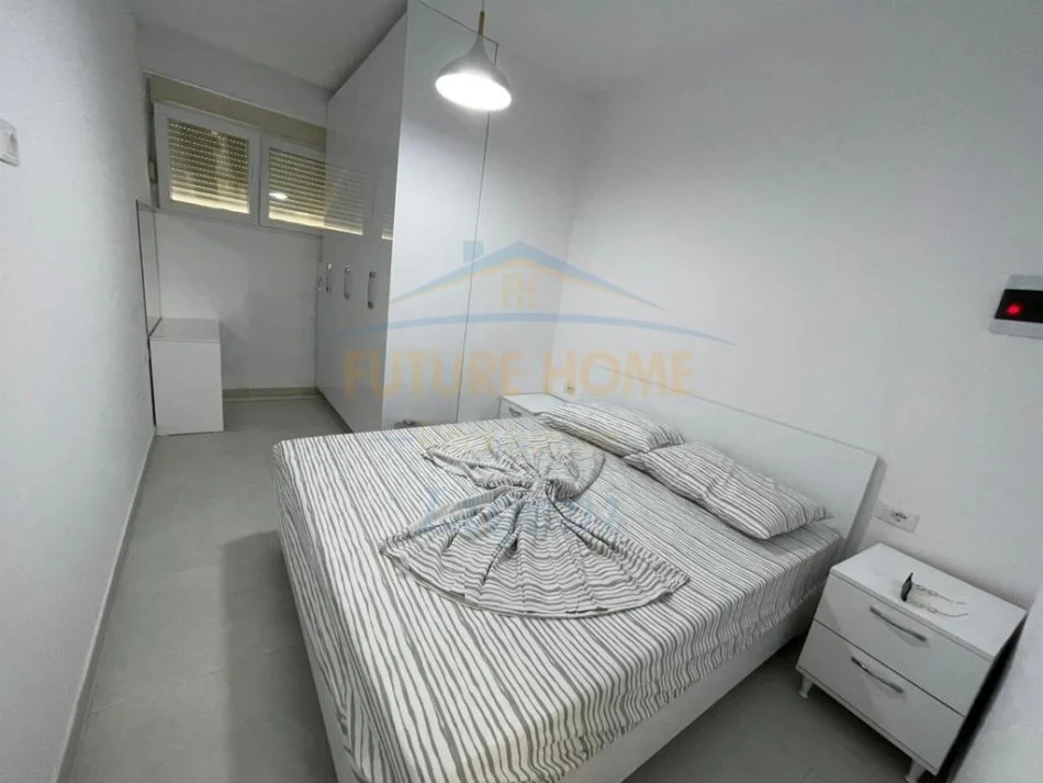 Tirane, jepet me qera apartament 1+1 Kati 1, 50 m² 450 € (KOPSHTI BOTANIK) LI62204