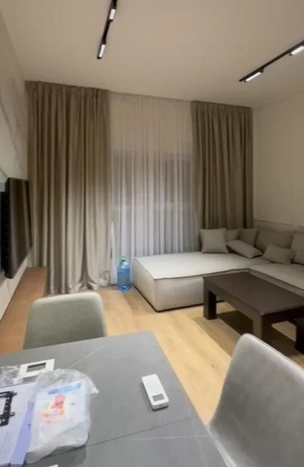 Shitet, Apartament 1+1, Ali Dem