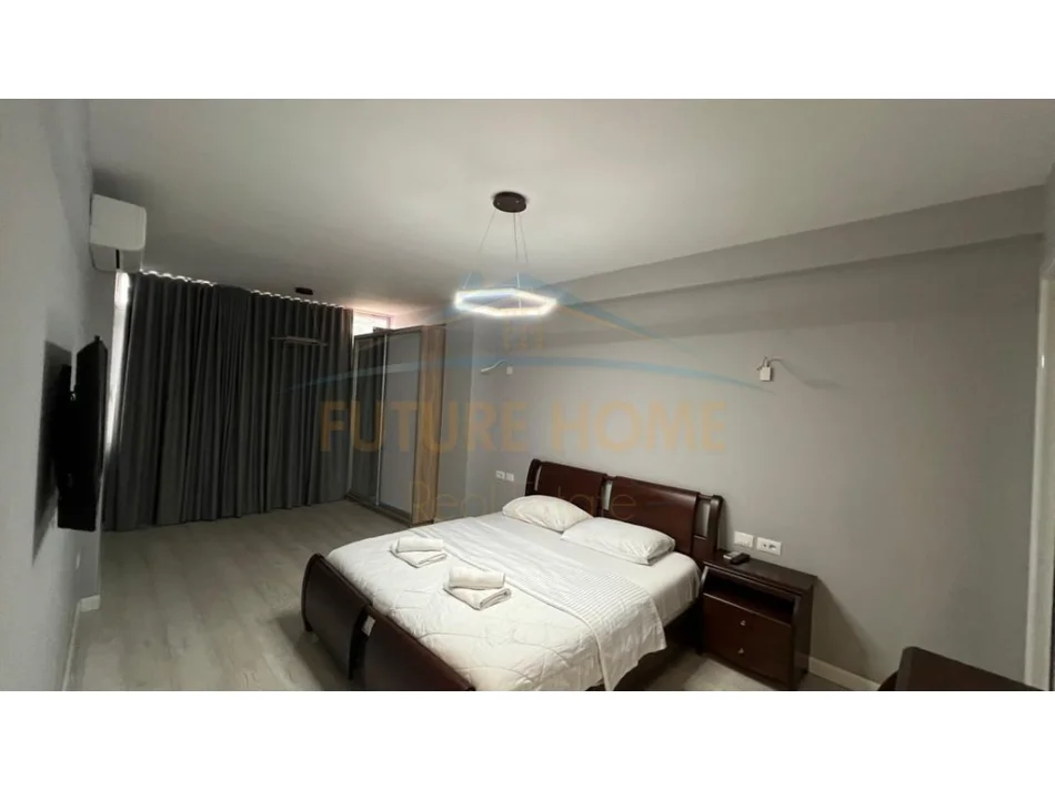 Shitet, Apartament 2+1+2+Post Parkimi, Rruga e Barrikadave, Tiranë