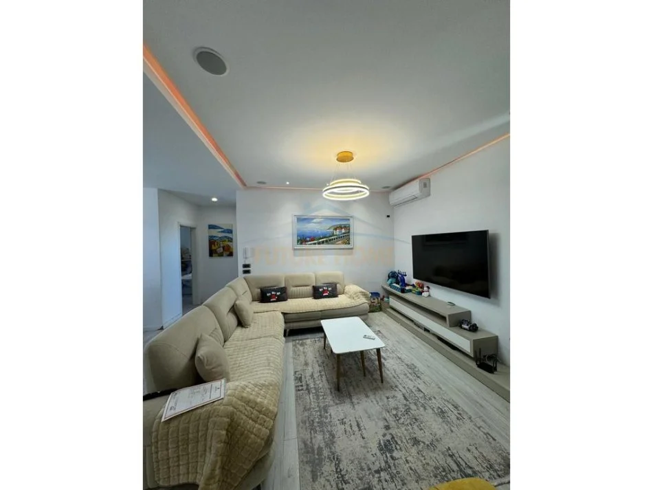 Tirane, shitet apartament 2+1+Ballkon Kati 4, 200 m² 280.000 € (Shkoze)