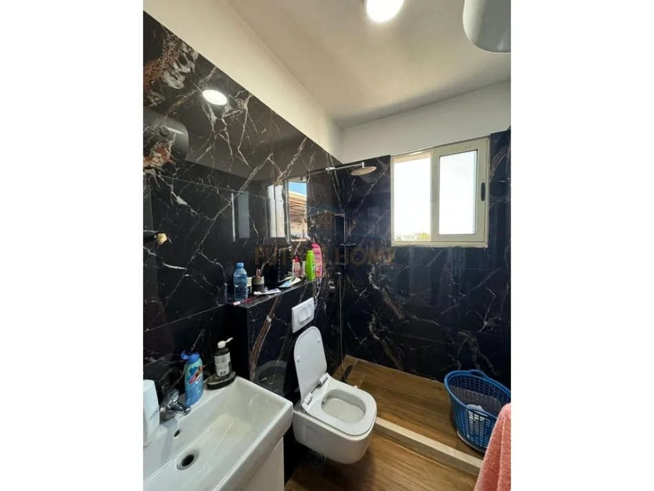 Tirane, shitet apartament 2+1+Ballkon Kati 4, 200 m² 280.000 € (Shkoze)