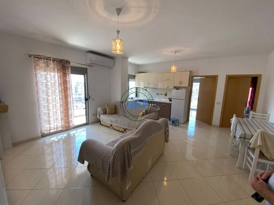 Durres, jepet me qera apartament 2+1+Ballkon Kati 10, 85 m² 400 € (Stacioni Trenit Durres)