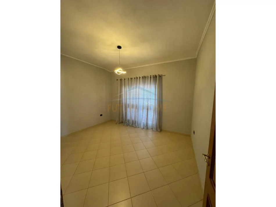 Tirane, jepet me qera Vile 3 Katshe Kati 3, 200 m² 600 € (Rruga Dalip Topi,Fresk)