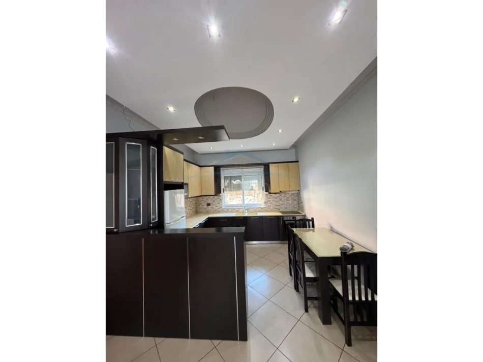 Tirane, jepet me qera Vile 3 Katshe Kati 3, 200 m² 600 € (Rruga Dalip Topi,Fresk)