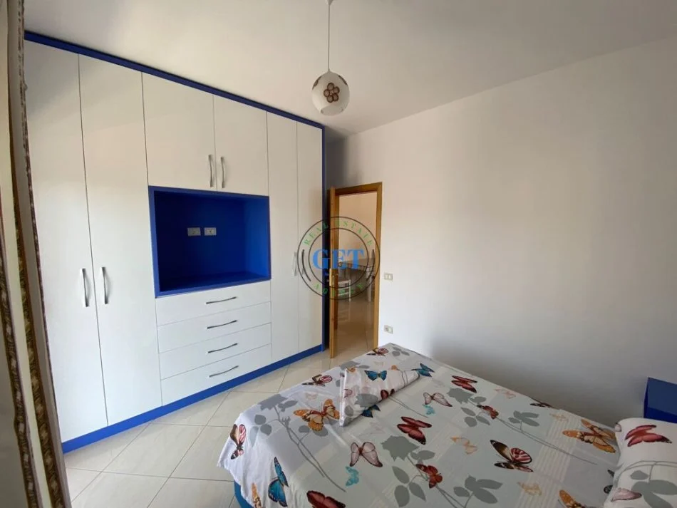 Durres, jepet me qera apartament 2+1+Ballkon Kati 10, 85 m² 400 € (Stacioni Trenit Durres)