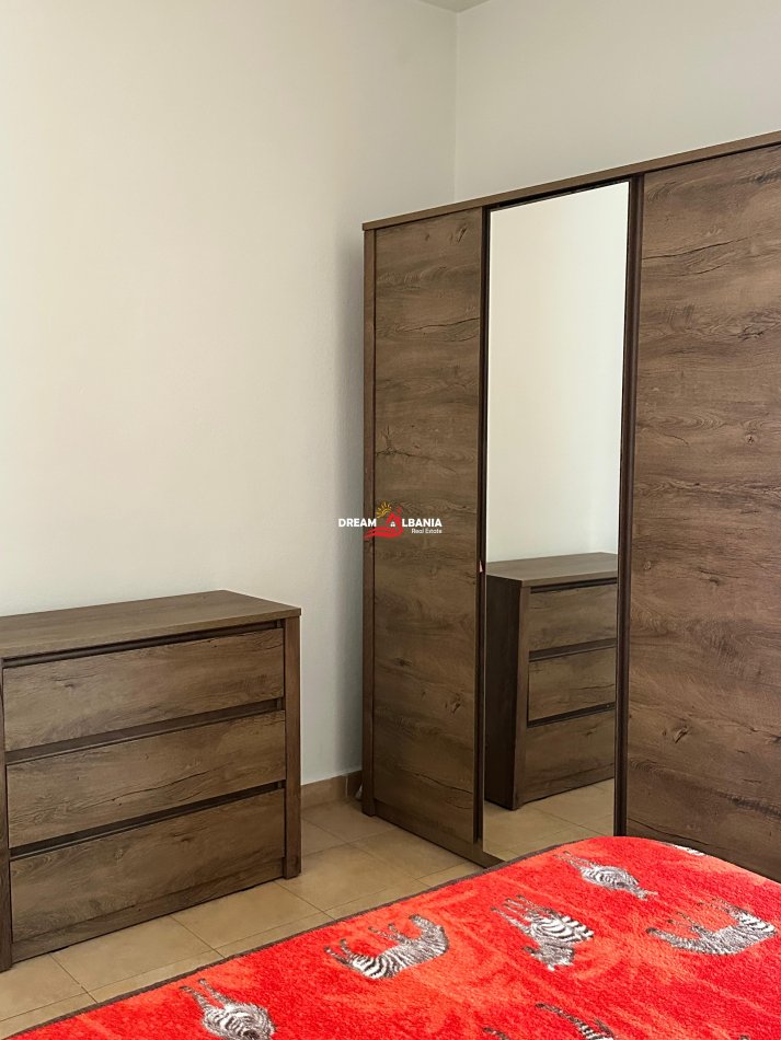 Tirane, jepet me qera apartament 2+1 Kati 4, 110 m² 900 € (liqeni i thate)