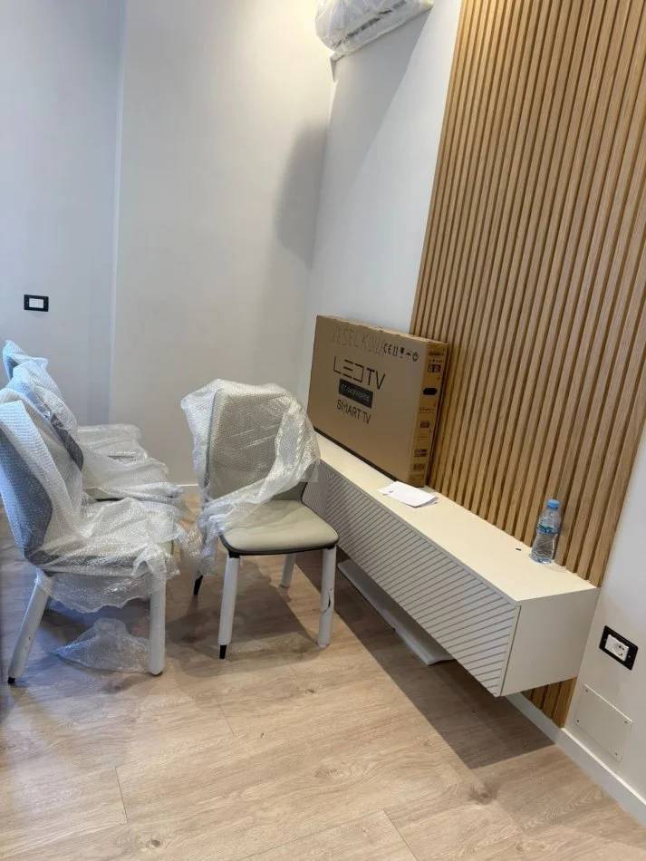 Tirane, jepet me qera apartament 1+1 Kati 1, 55 m² 900 € (Rruga e dibres)