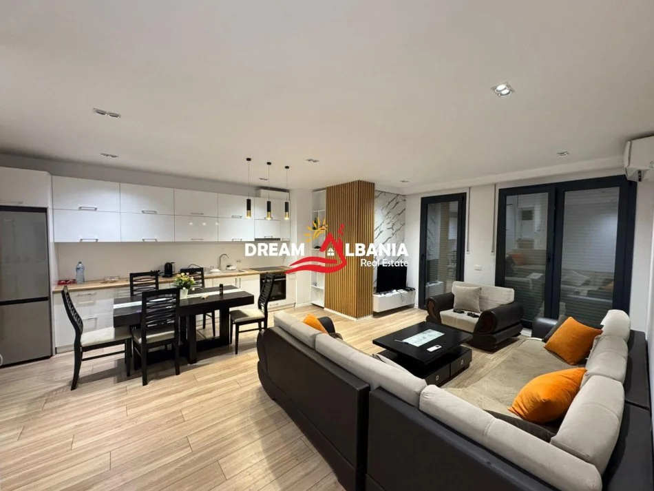 Tirane, jepet me qera apartament 2+1 , 95 m² 650 € (Kompleksi Zirkon)