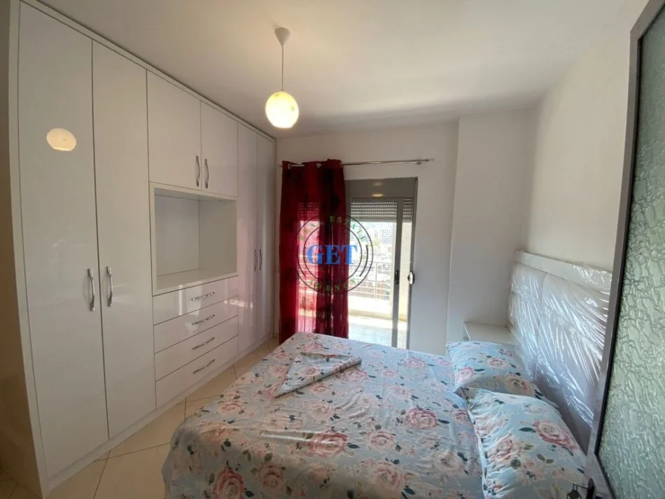 Durres, jepet me qera apartament 2+1+Ballkon Kati 10, 85 m² 400 € (Stacioni Trenit Durres)