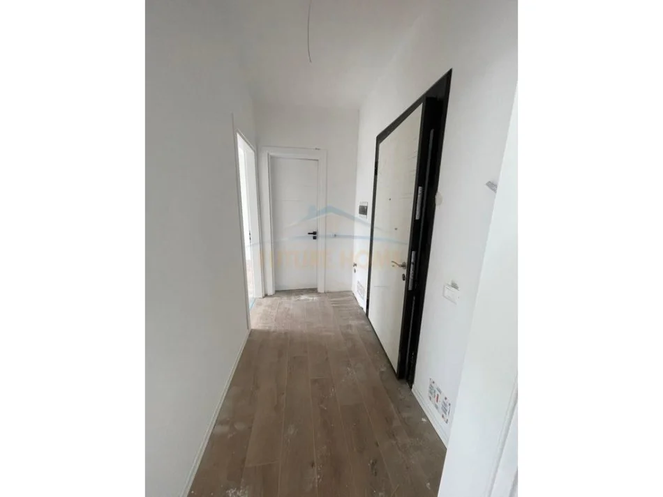 Tirane, shitet apartament 1+1+Ballkon Kati 3, 55 m² 105.000 € (Farmacia 10)