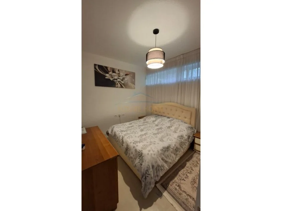 Tirane, shitet Vile Kati 0, 360 m² (Qytet Studenti)