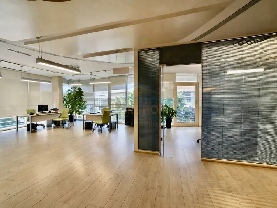 Tirane, jepet me qera ambjent biznesi Kati 3, 280 m² 7.000 € (Coin Tirana)