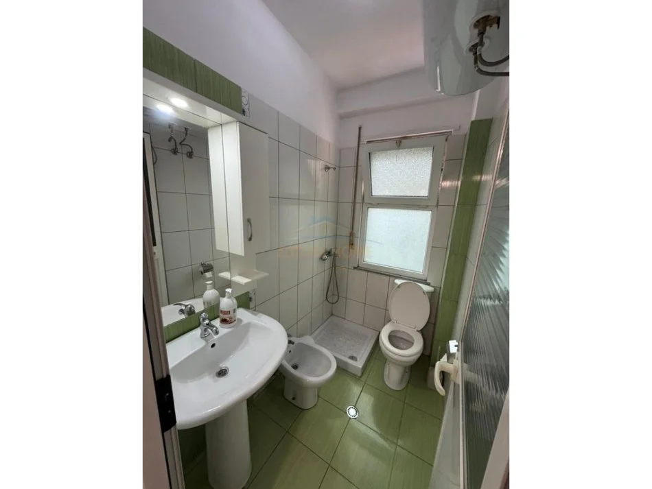 Tirane, jepet me qera apartament 2+1 Kati 1, 80 m² 600 € (CONCORD CENTER 5 MAJI)  DB62301