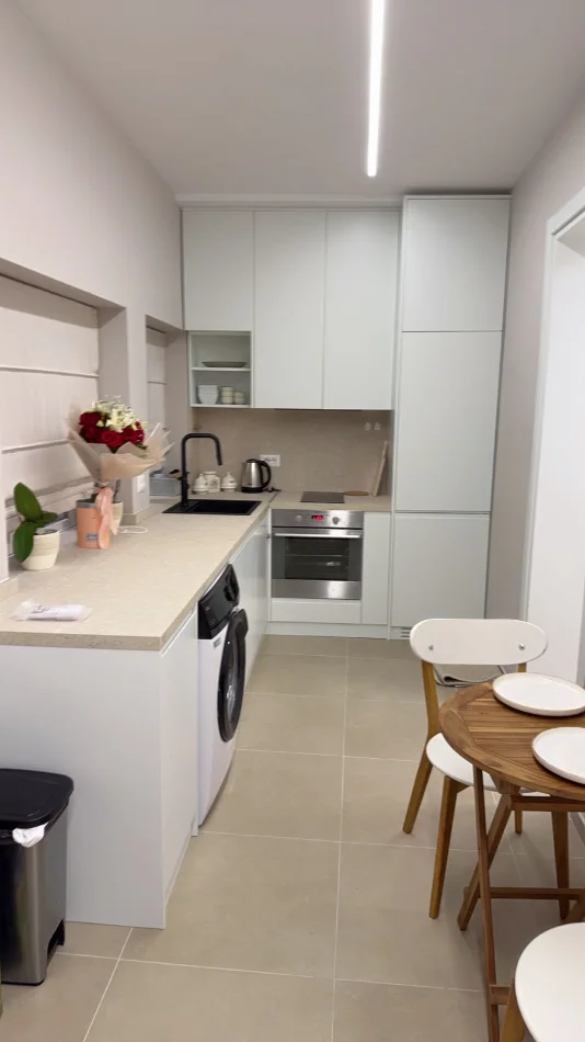 Tirane, jepet me qera apartament 1+1 , 62 m² 650 € (Vasil Shanto)