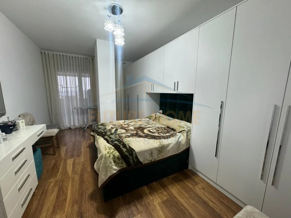 Tirane, shitet apartament 1+1 Kati 5, 65 m² 160.000 € (rruga e dibres)