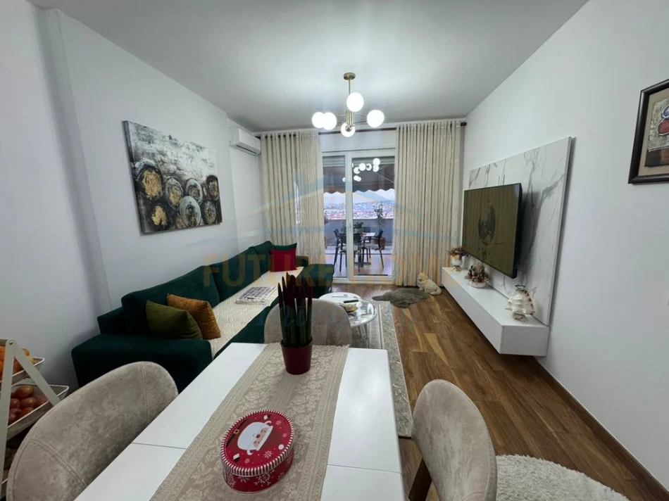 Tirane, shitet apartament 1+1 Kati 5, 65 m² 160.000 € (Rruga e Dibres)