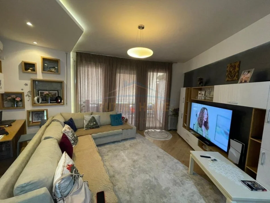 Tirane, shitet apartament 2+1+Ballkon Kati 2, 100 m² 255.000 € (Liqeni i Thatë)