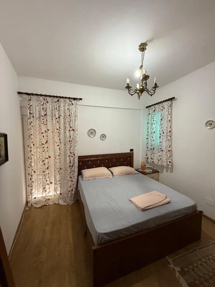 Tirane, jepet me qera apartament 2+1 , 100 m² 600 € 