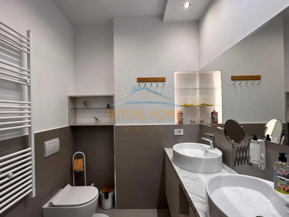 Tirane, jepet me qera apartament 1+1 Kati 11, 90 m² 1.000 € (Komuna e Parisit)