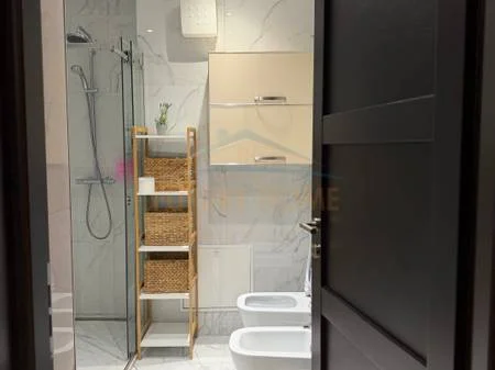 Tirane, shitet apartament 2+1 Kati 8, 147 m² 460.000 € (Ish Ekspozita)