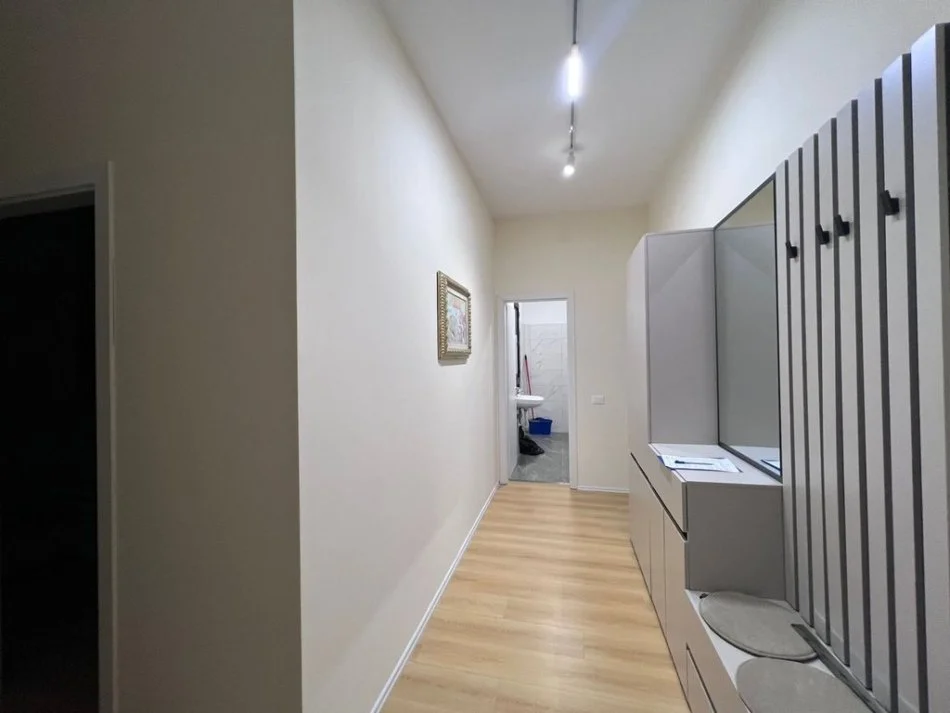 Tirane, jepet me qera apartament 2+1+Ballkon , 111 m² 780 € 