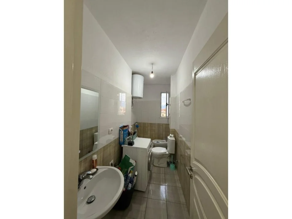 Tirane, shitet apartament 1+1 Kati 2, 67 m² 90.000 € 