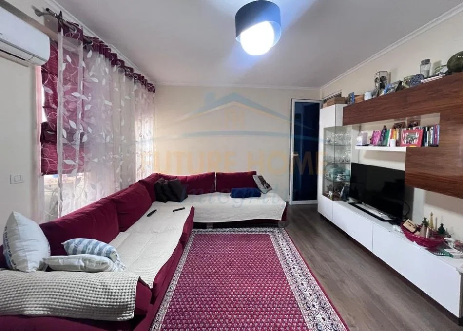 Shitet, Apartament 2+1, Zogu i Zi, Tiranë.