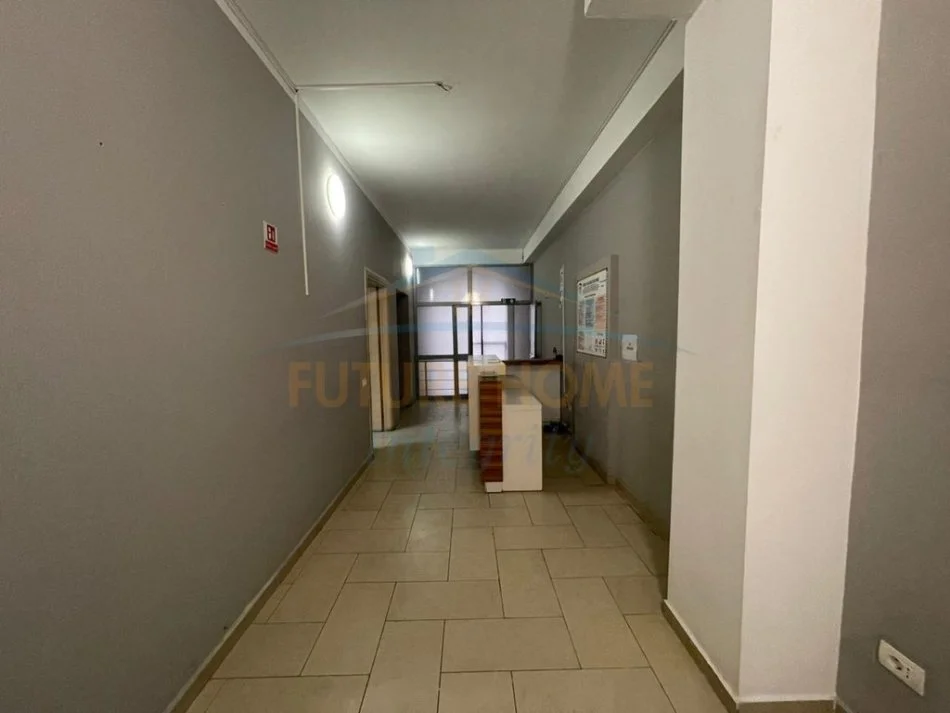 Tirane, jepet me qera ambjent biznesi Kati 1, 350 m² 3.500 € (Rruga Pjetër Budi)
