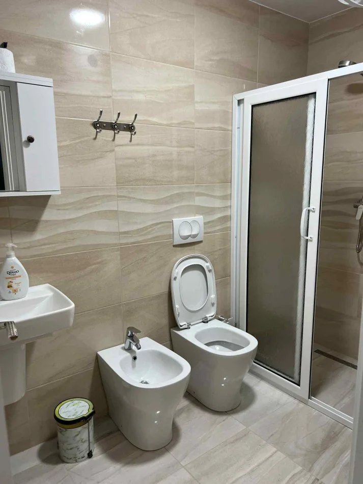 Tirane, jepet me qera apartament 2+1+Ballkon Kati 3, 100 m² 700 € (FIORI DI BOSKO)