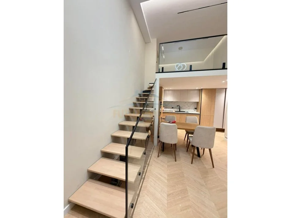 Tirane, jepet me qera apartament duplex Dublex Kati 1, 100 m² 700 € (Spitali Amerikan 3)