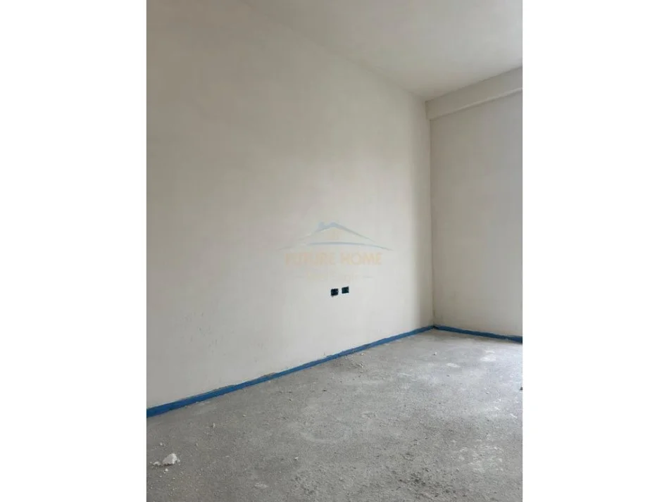 Tirane, shitet apartament 2+1 Kati 4, 84 m² 176.000 € (Ali Demi)