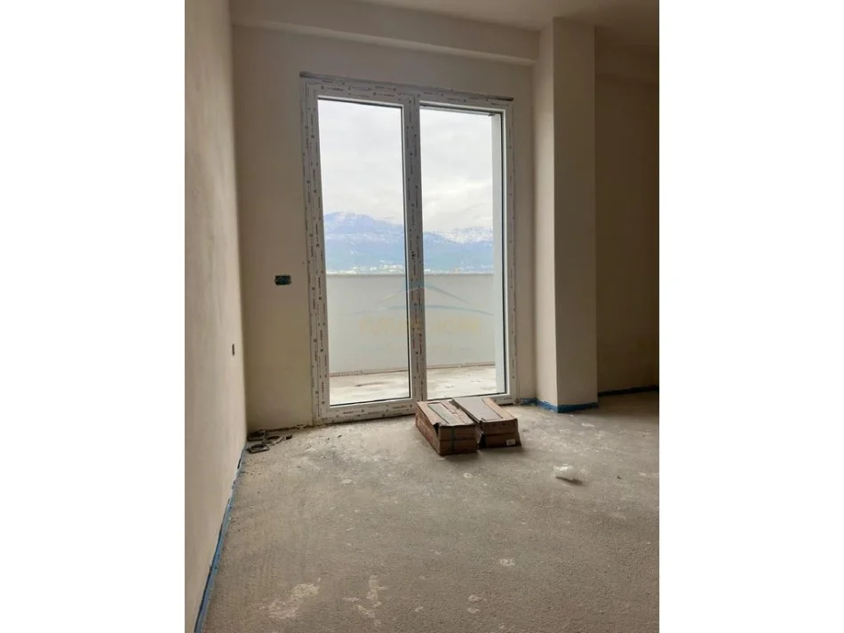 Tirane, shes apartament 2+1+Ballkon Kati 4, 84 m² 176.000 € (Ali Demi)