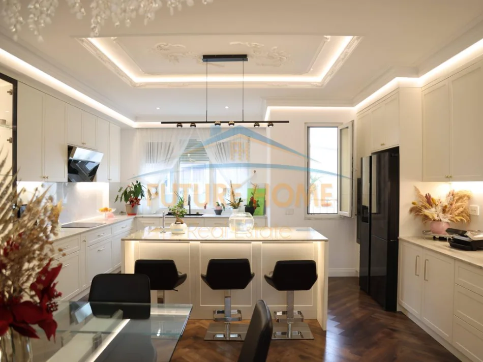 Tirane, shitet apartament 4+1 Kati 6, 257 m² 650.000 € (Selite)