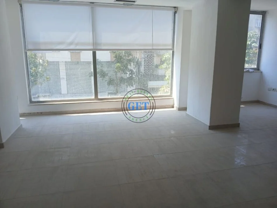 Durres, jepet me qera ambjent biznesi Kati 2, 110 m² 600 € (Drejtoria Policise)
