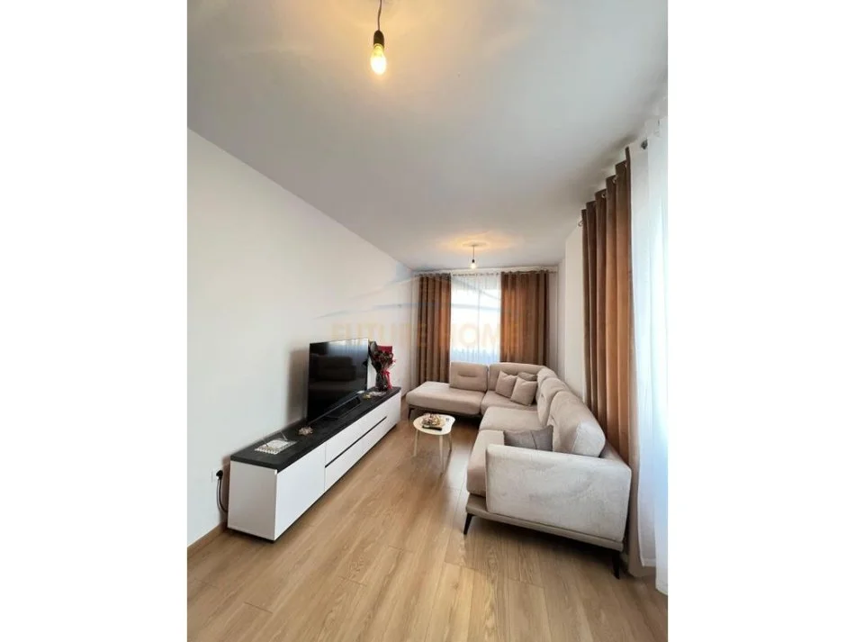 Tirane, shitet apartament 1+1+Ballkon Kati 8, 71 m² 123.000 € (Unaza e Re)