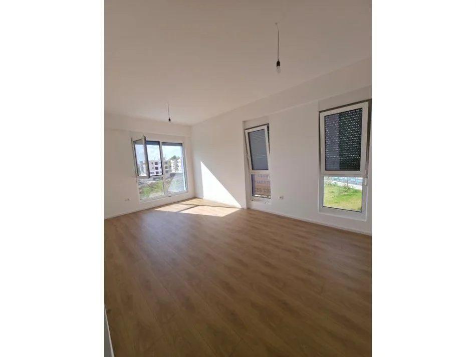 Tirane, shitet apartament 1+1+Ballkon Kati 1, 60 m² 90.000 € (Fresk)