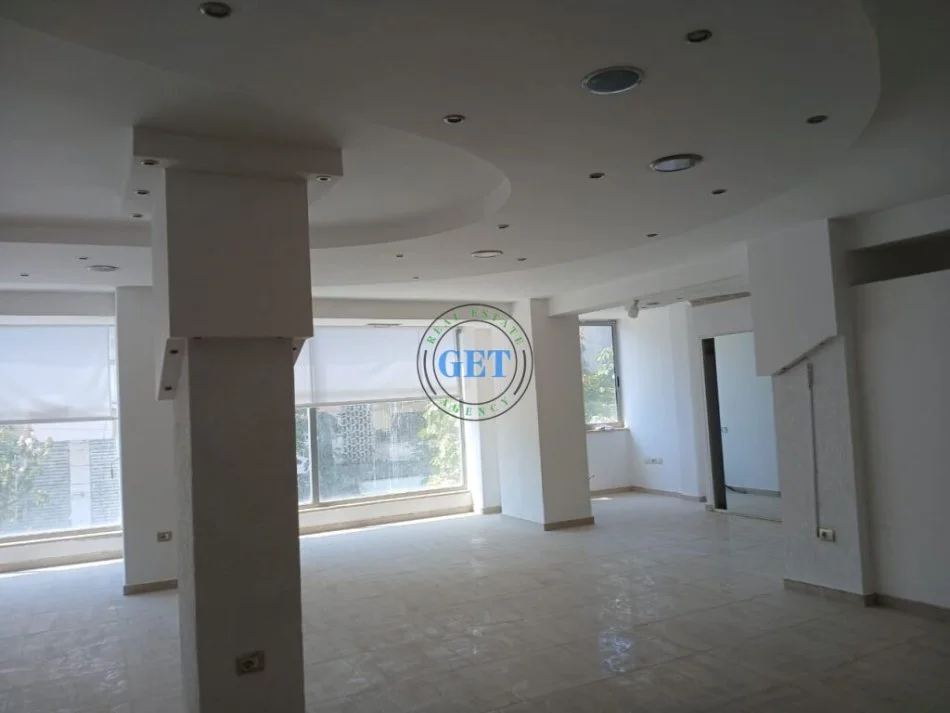 Durres, jepet me qera ambjent biznesi Kati 2, 110 m² 600 € (Drejtoria Policise)