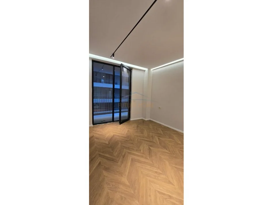 Tirane, jepet me qera apartament 2+1+Ballkon Kati 3, 116 m² 1.200 € (Apartament 2+1+2, Mine Peza, Tiranë)