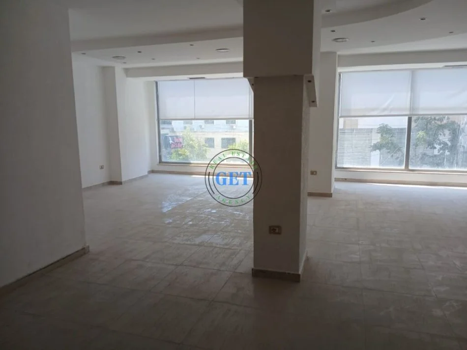 Durres, jepet me qera ambjent biznesi Kati 2, 110 m² 600 € (Drejtoria Policise)